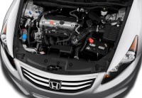 Cara Membersihkan Mesin Mobil Yang Benar